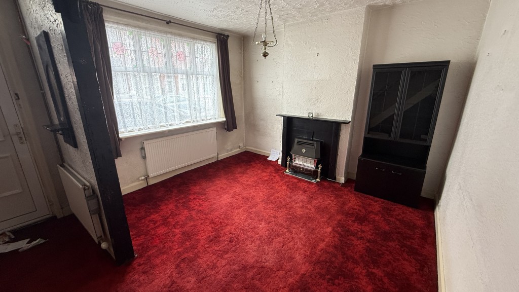Lot: 174 - END-TERRACE HOUSE REQUIRING REFURBISHMENT - Interior image of living room